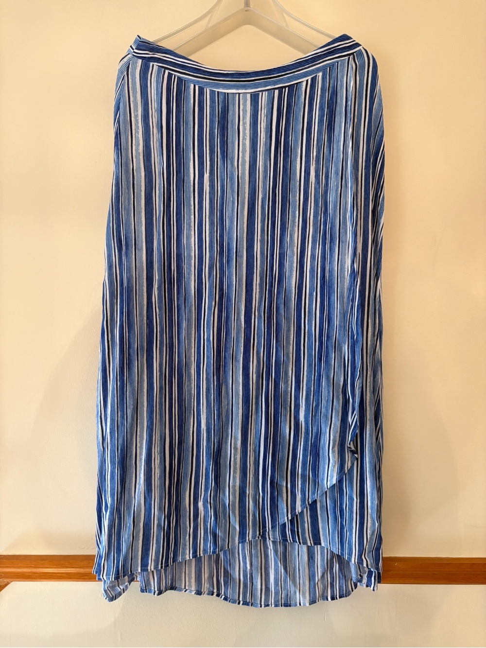 Tommy Bahama Divine Lines Maxi Skirt Size 6 Blue White